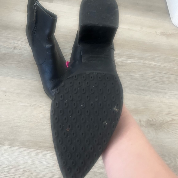 Black leather heeled booties - Picture 2 of 7